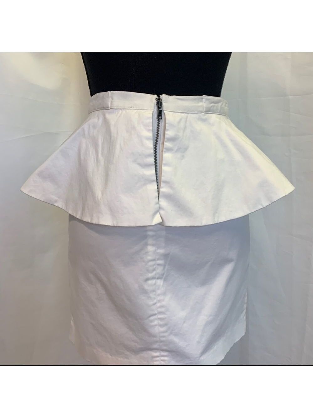 𝅺ALICE + Olivia white peplum pencil skirt Sz 4 NWT - Picture 6 of 12